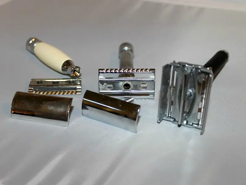 Double edge razor handle, base plate, and cap types.