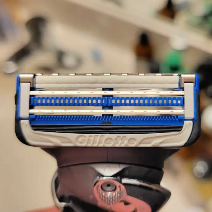 gillette skinguard cartridge on baldy razor