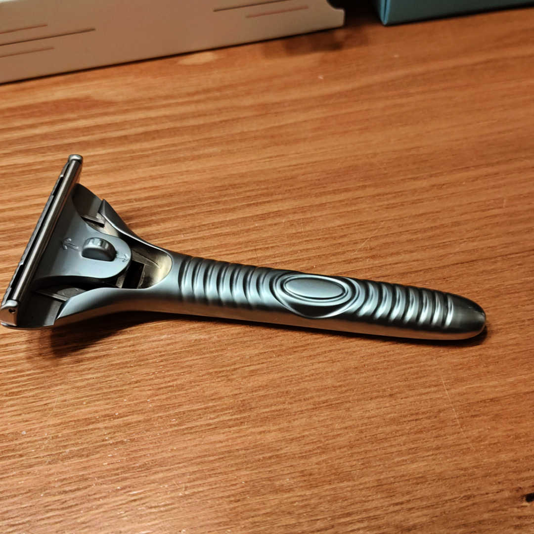 MYITKHT razor