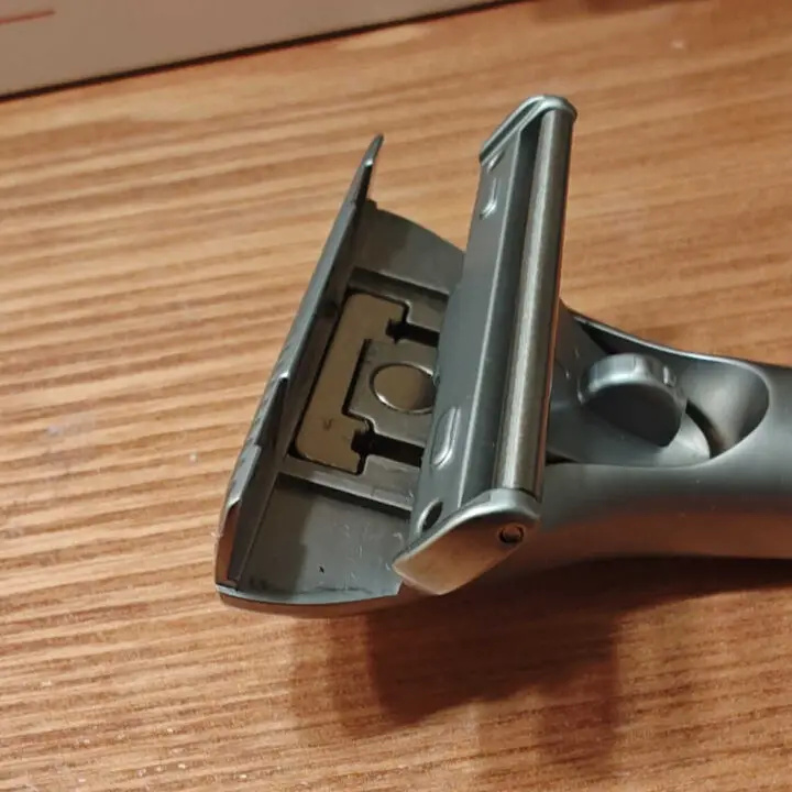 myitkht head close up