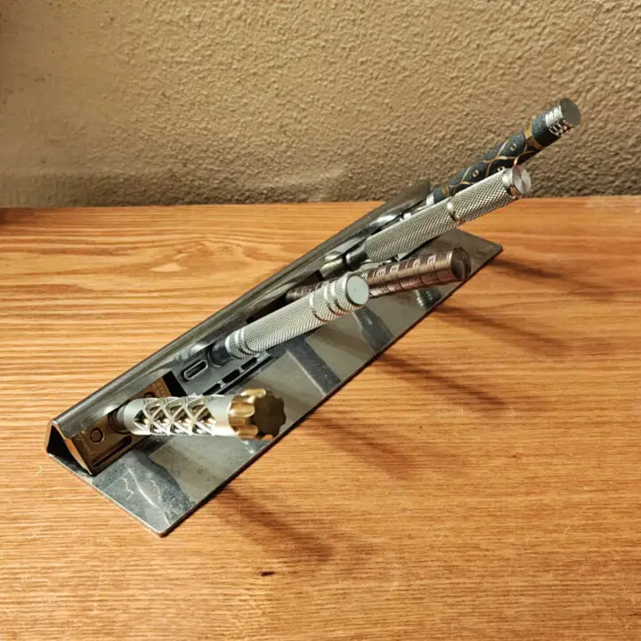 goodfellas smile multiple razor stand